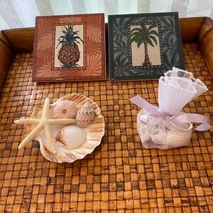 Seashell Set With 2 - 6”Hawaiian Themed Pictures & 5 Seashell Napkin Holders 🐚